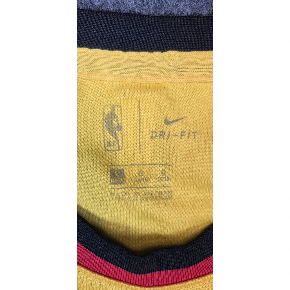 Atlanta Hawks Trae Young Nike Dri Fit Jersey Mens Large Yellow City Edition